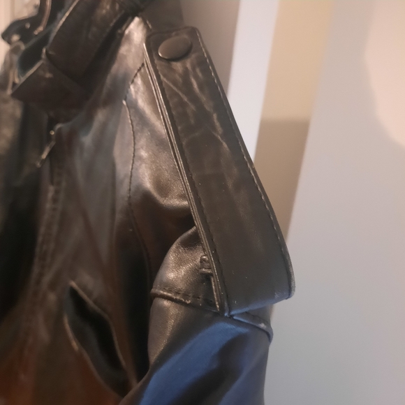 Men's Black Leather Jacket - Picture 5 of 16